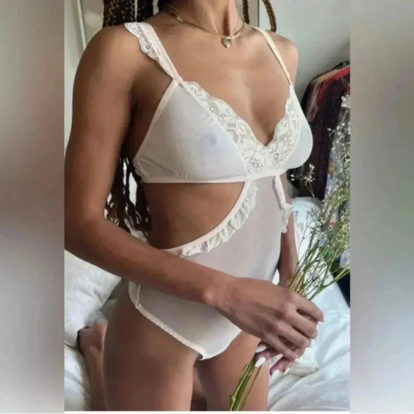 We Are HAH Key To Ur Heart Bodysuit in La Crème Size Large NWT - Picture 3 of 3